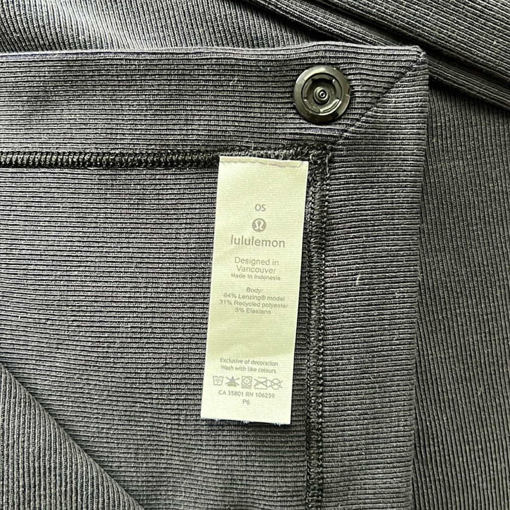 Lululemon travel scarf — Perfect condition. Snap Buttons across.